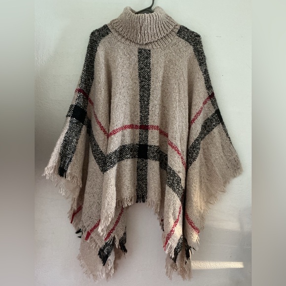Plaid Fringe Poncho XXL nwot - Picture 2 of 3